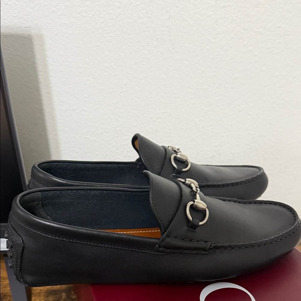 Gucci Black Leather Loafers with Silver Detailing - Picture 3 of 7